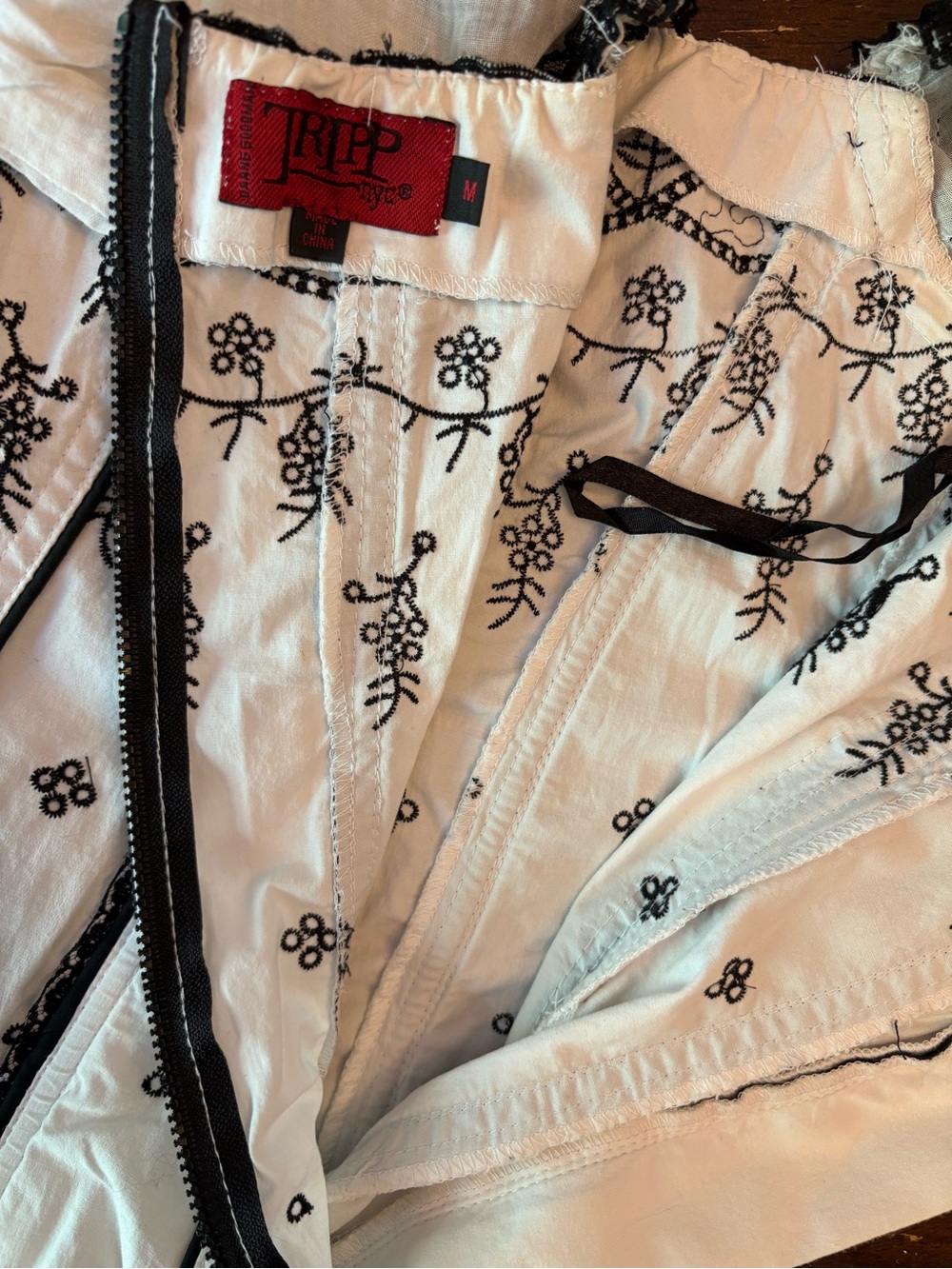 Vintage Tripp White Embroidered Milkmaid Corset Top - Picture 7 of 10